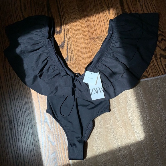 Zara One Piece Ruffled Swimsuit - Picture 6 of 17